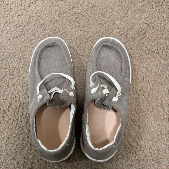 Source Unknown Shoes - Source Unknown beige- Gray Canvas Sneakers with White Laces. Similar to Hey dude